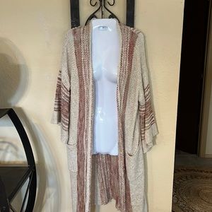 Long 3/4 sleeve sweater great neutral color dress up or downsize small/medium 💕